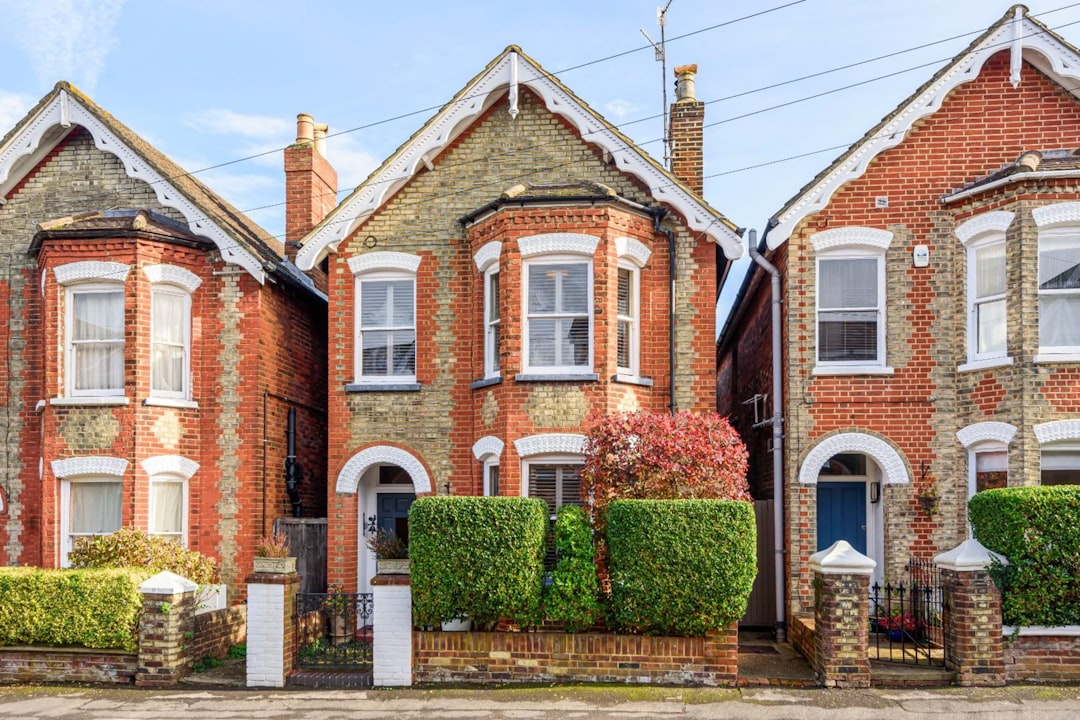 Independent Estate Agents Guildford Collins Independent Estate Agents in Guildford are one one of the best there are. We serve to get you the perfect property within your budget effectively as well as efficiently. Contact us today for houses for sale and houses for rent in Guildford. Website : https://www.collinsguildford.co.uk/